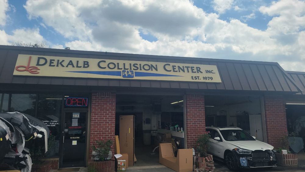 Close up of front of Dekalb Collision Center Building - Avondale Estates Collision Repair - Harley Collision Centers